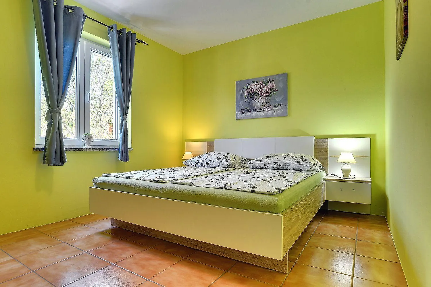 Ferienwohnung: Beachside Retreat with Pool and Wi-Fi Liznjan